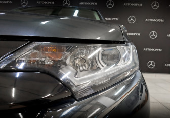 Подержанный автомобиль Mitsubishi Outlander 2022 года (18 фото)