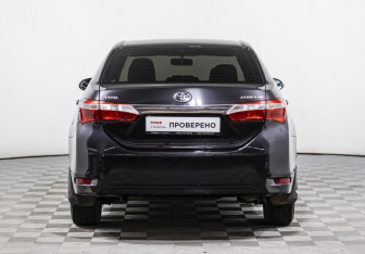Подержанный автомобиль Toyota Corolla Sedan 2013 года (6 фото)