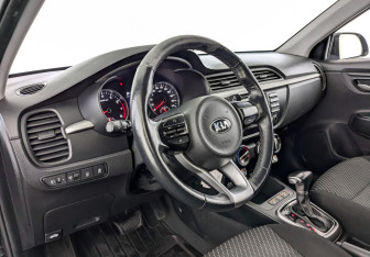 Подержанный автомобиль Kia Rio Hatchback 2020 года (16 фото)