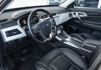 Подержанный автомобиль Geely Atlas 2020 года (15 фото)