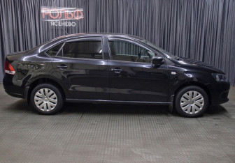 Подержанный автомобиль Volkswagen Polo Sedan 2012 года (4 фото)