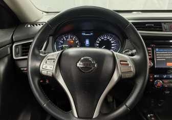 Подержанный автомобиль Nissan X-Trail 2017 года (14 фото)