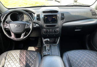 Подержанный автомобиль Kia Sorento 2014 года (12 фото)