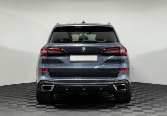 Подержанный автомобиль BMW X5 2021 года (4 фото)