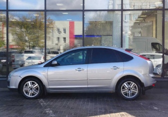 Подержанный автомобиль Ford Focus Hatchback 2007 года (5 фото)