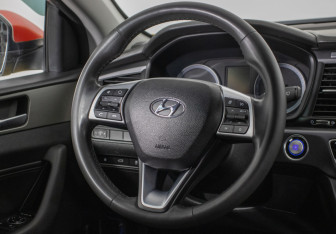 Подержанный автомобиль Hyundai Sonata 2018 года (15 фото)
