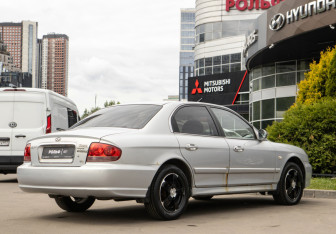 Подержанный автомобиль Hyundai Sonata 2008 года (4 фото)