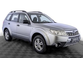 Подержанный автомобиль Subaru Forester Suv 2012 года (3 фото)