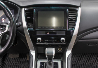 Подержанный автомобиль Mitsubishi Montero Sport 2022 года (16 фото)