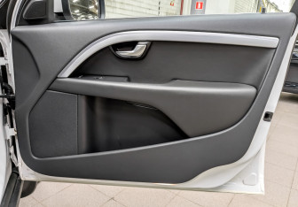 Подержанный автомобиль Volvo XC70 2014 года (24 фото)