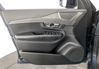 Подержанный автомобиль Volvo XC90 2020 года (19 фото)