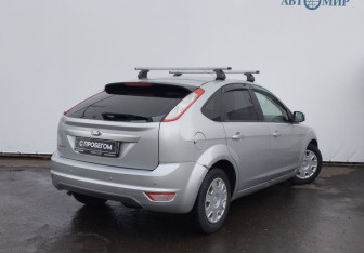 Подержанный автомобиль Ford Focus Hatchback 2011 года (8 фото)