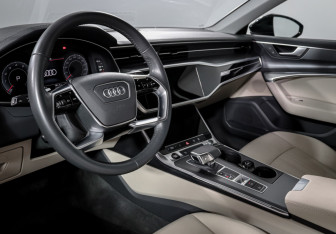 Подержанный автомобиль Audi A6 Sedan 2020 года (14 фото)