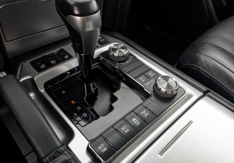 Подержанный автомобиль Toyota Land Cruiser Suv 2018 года (21 фото)