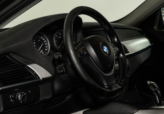 Подержанный автомобиль BMW X6 2012 года (11 фото)