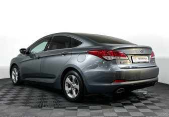 Подержанный автомобиль Hyundai i40 Sedan 2013 года (7 фото)