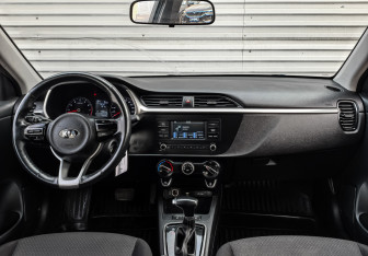Подержанный автомобиль Kia Rio Hatchback 2021 года (14 фото)
