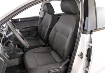 Подержанный автомобиль Skoda Rapid Liftback 2019 года (20 фото)