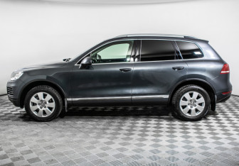 Подержанный автомобиль Volkswagen Touareg 2013 года (8 фото)