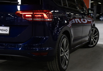Подержанный автомобиль Volkswagen Touran 2019 года (25 фото)