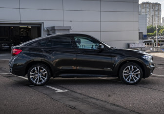Подержанный автомобиль BMW X6 2018 года (4 фото)