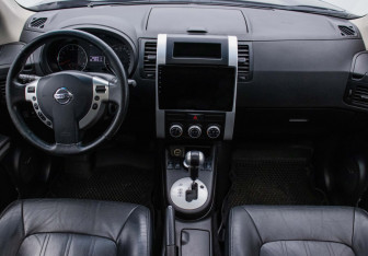 Подержанный автомобиль Nissan X-Trail 2014 года (13 фото)