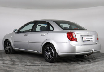 Подержанный автомобиль Chevrolet Lacetti Sedan 2011 года (4 фото)