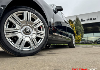 Подержанный автомобиль Rolls-Royce Cullinan 2019 года (37 фото)