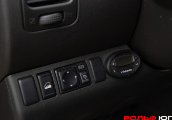 Подержанный автомобиль Nissan Pathfinder 2011 года (17 фото)