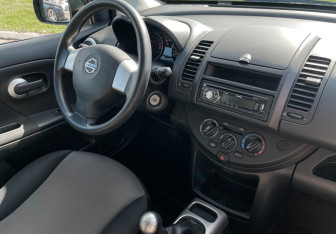 Подержанный автомобиль Nissan Note 2011 года (9 фото)