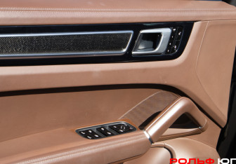 Подержанный автомобиль Porsche Cayenne 2018 года (22 фото)