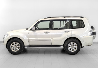 Подержанный автомобиль Mitsubishi Pajero 2019 года (8 фото)