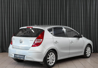 Подержанный автомобиль Hyundai i30 Hatchback 2010 года (4 фото)