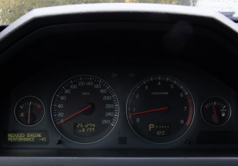 Подержанный автомобиль Volvo XC90 2005 года (9 фото)