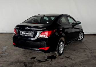 Подержанный автомобиль Hyundai Solaris Sedan 2015 года (7 фото)