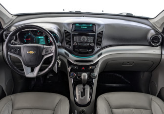 Подержанный автомобиль Chevrolet Orlando 2012 года (14 фото)