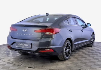 Подержанный автомобиль Hyundai Elantra Sedan 2019 года (5 фото)