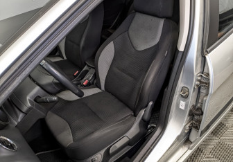 Подержанный автомобиль Peugeot 308 Hatchback 2011 года (20 фото)