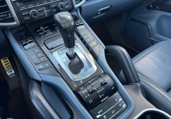 Подержанный автомобиль Porsche Cayenne 2013 года (16 фото)