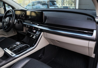 Подержанный автомобиль Kia Carnival 2021 года (7 фото)