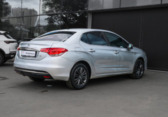 Подержанный автомобиль Citroen C4 Sedan 2014 года (4 фото)