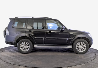 Подержанный автомобиль Mitsubishi Pajero 2015 года (4 фото)