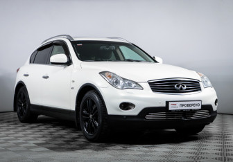 Подержанный автомобиль Infiniti QX50 2014 года (3 фото)