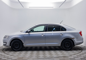 Подержанный автомобиль Skoda Rapid Liftback 2014 года (2 фото)