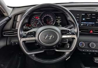 Подержанный автомобиль Hyundai Elantra Sedan 2021 года (22 фото)