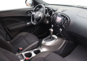 Подержанный автомобиль Nissan Juke 2011 года (10 фото)