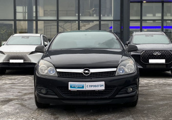 Подержанный автомобиль Opel Astra Hatchback 2010 года (2 фото)
