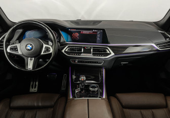 Подержанный автомобиль BMW X5 2021 года (12 фото)