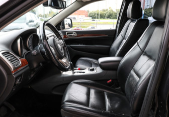 Подержанный автомобиль Jeep Grand Cherokee 2010 года (15 фото)