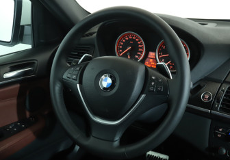 Подержанный автомобиль BMW X6 2012 года (15 фото)